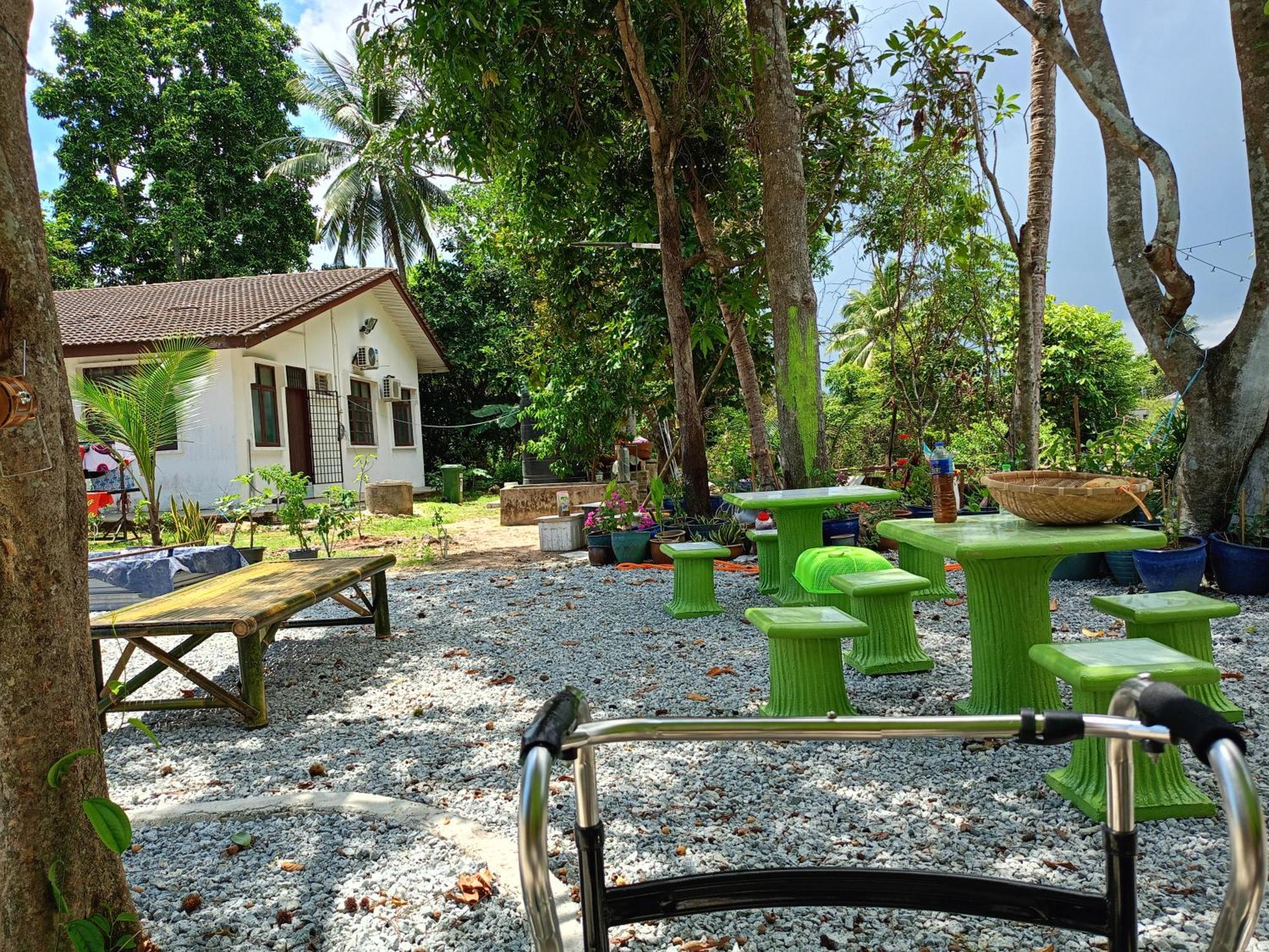 One Mek Studio Bachok Luaran gambar